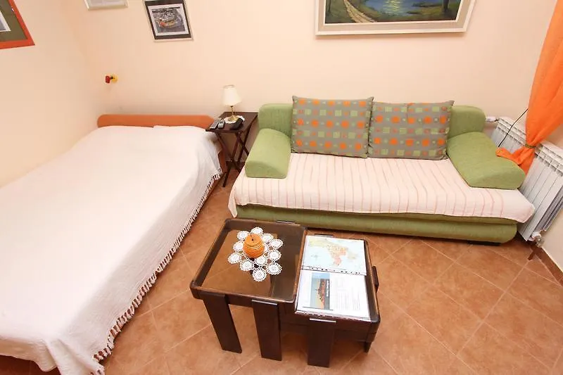 Apartments Greta Rovigno 0*,
